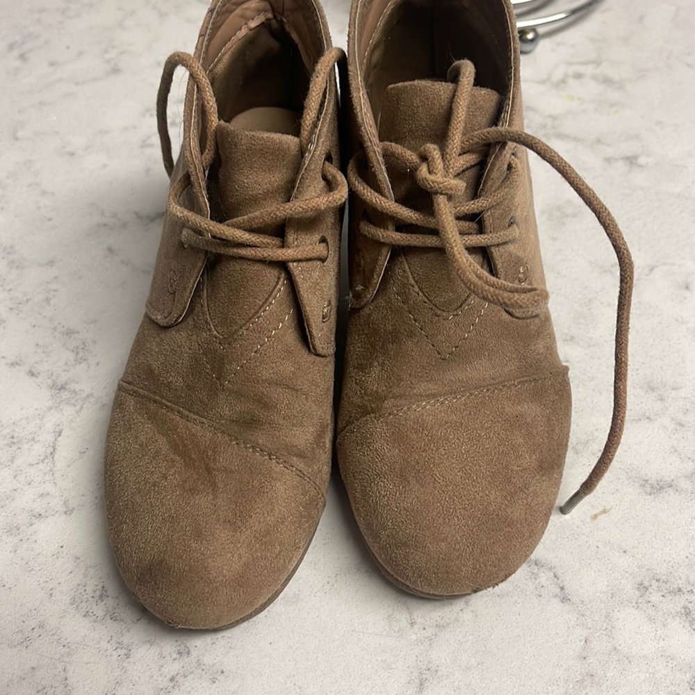 Outdoor kid wedges